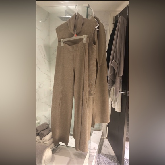 Set . If you get coat . Scarf is free. - Picture 1 of 14